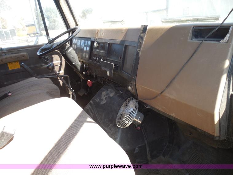 image for item BH9450 1991 International 4900 dump truck