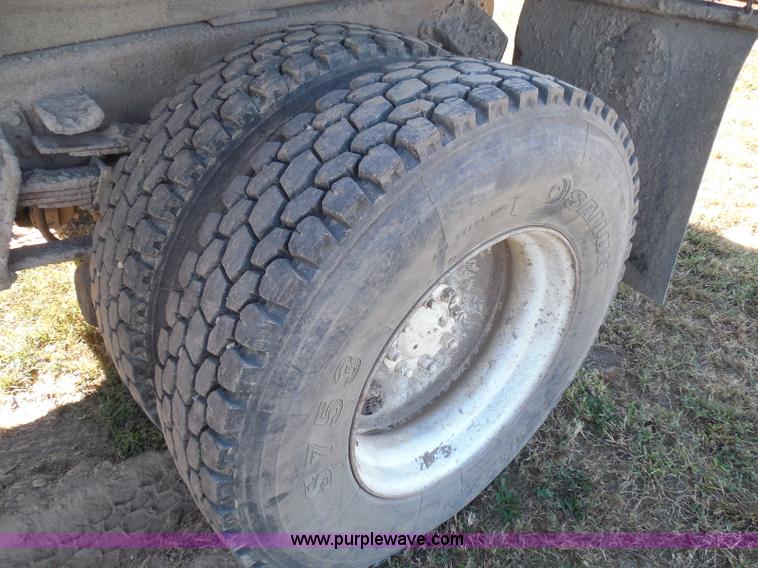 image for item BH9450 1991 International 4900 dump truck