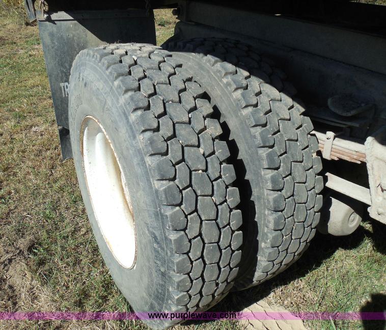 image for item BH9450 1991 International 4900 dump truck