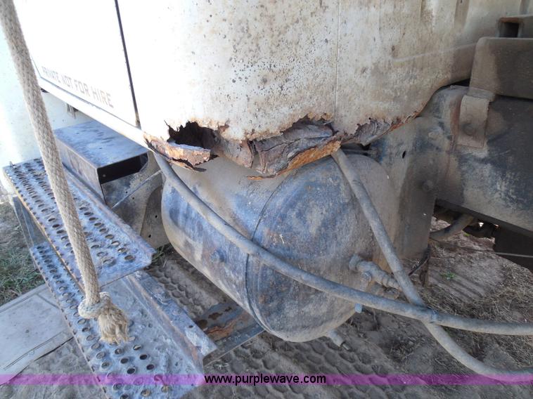 image for item BH9450 1991 International 4900 dump truck