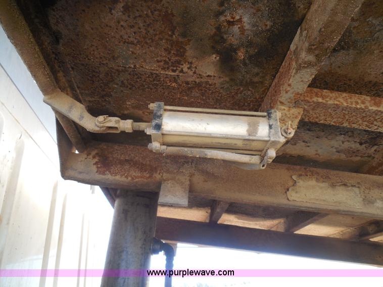 image for item BH9450 1991 International 4900 dump truck