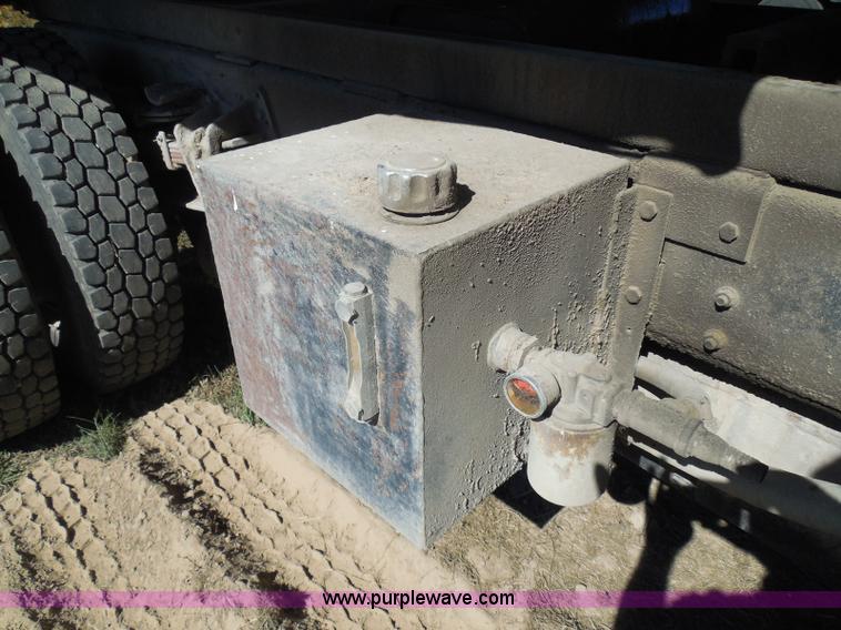 image for item BH9450 1991 International 4900 dump truck