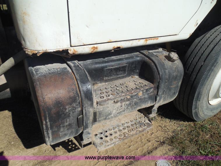 image for item BH9450 1991 International 4900 dump truck