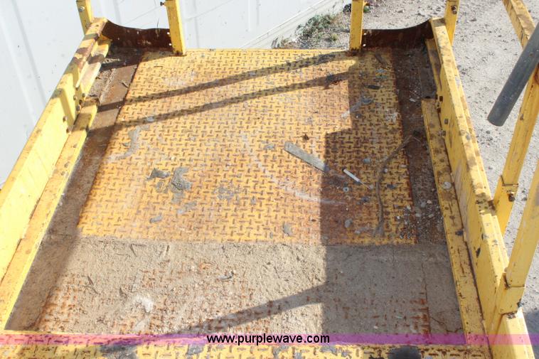 image for item BL9291 2002 Haulotte Compact 3368RT scissor lift