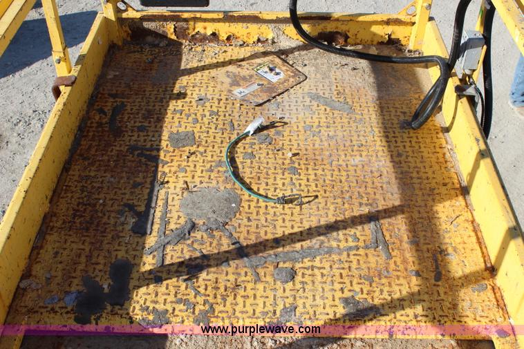 image for item BL9291 2002 Haulotte Compact 3368RT scissor lift