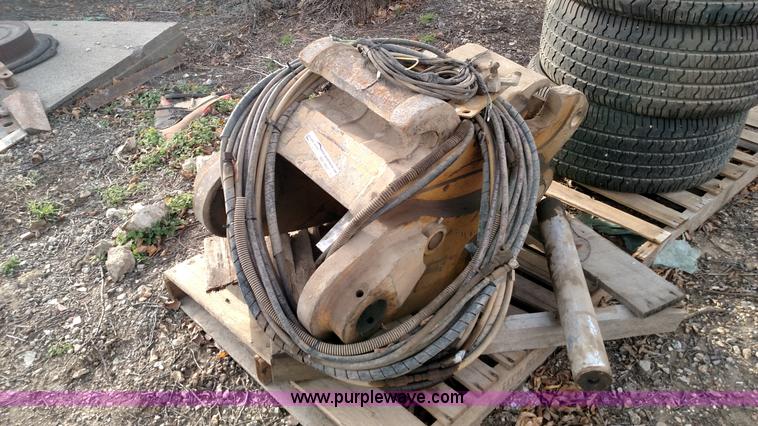 image for item BR9407 Caterpillar 330 excavator quick attach