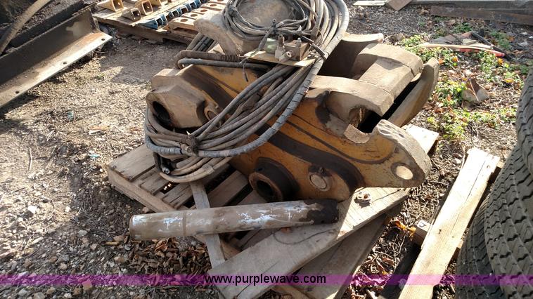 image for item BR9407 Caterpillar 330 excavator quick attach