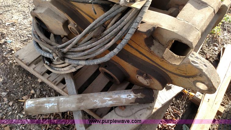 image for item BR9407 Caterpillar 330 excavator quick attach