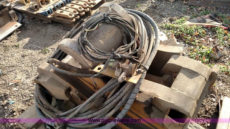 image for item BR9407 Caterpillar 330 excavator quick attach