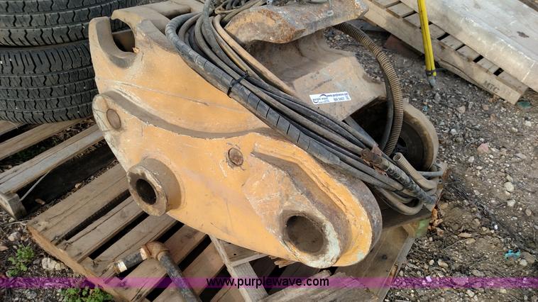 image for item BR9407 Caterpillar 330 excavator quick attach