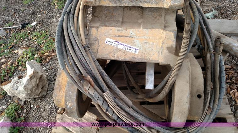 image for item BR9407 Caterpillar 330 excavator quick attach