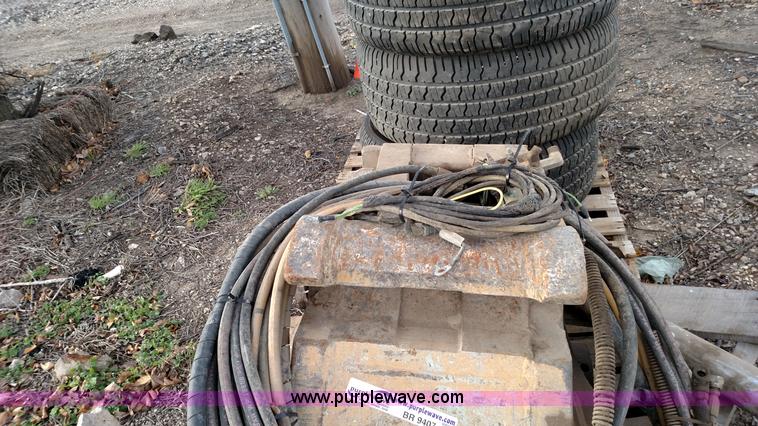 image for item BR9407 Caterpillar 330 excavator quick attach