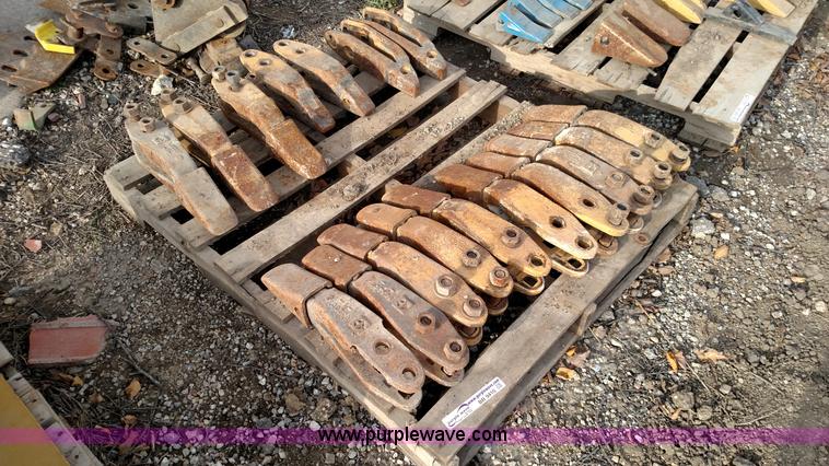 image for item BR9410 (17) Caterpillar loader teeth
