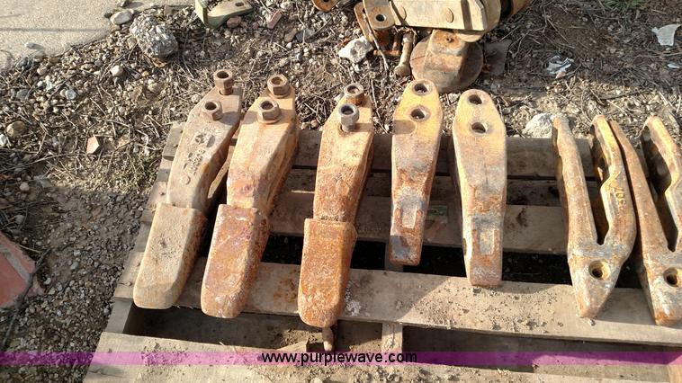 image for item BR9410 (17) Caterpillar loader teeth