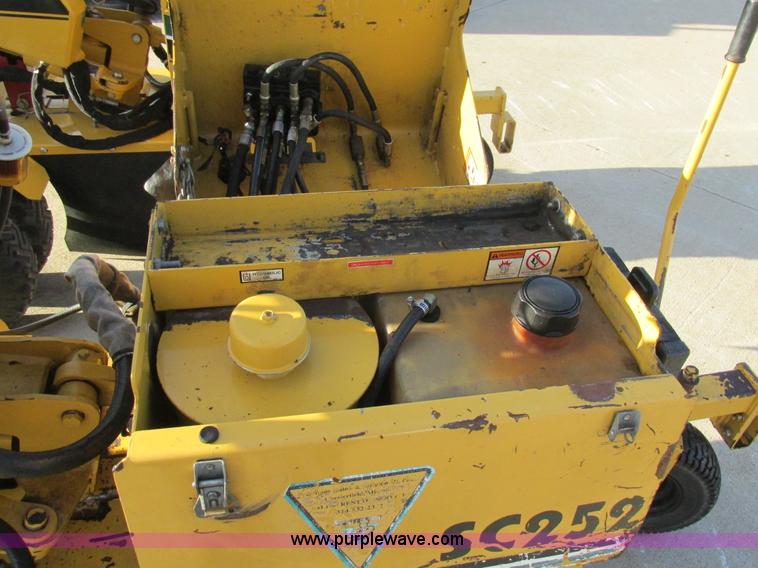 image for item BS9919 Vermeer SC252 stump grinder