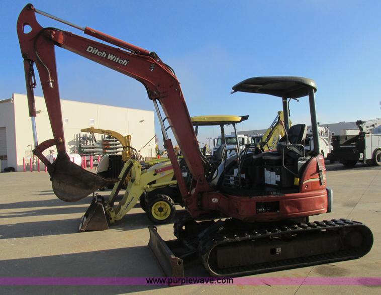 image for item BS9920 Ditch Witch MX502 mini excavator