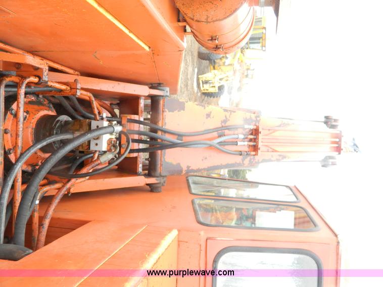 image for item BT9846 1976 Bantam C-166 excavator