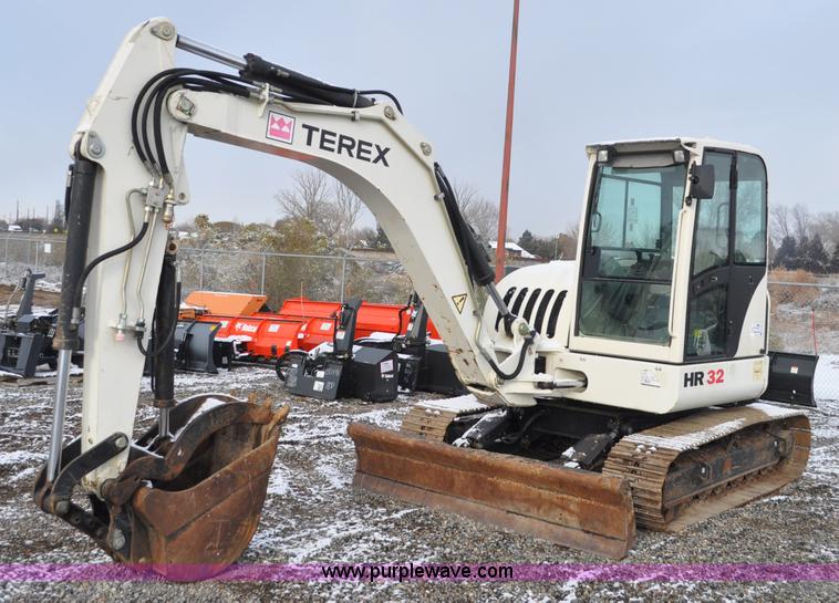 image for item G7038 2006 Terex HR32 compact excavator