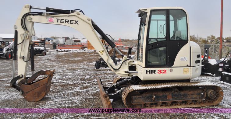 image for item G7038 2006 Terex HR32 compact excavator