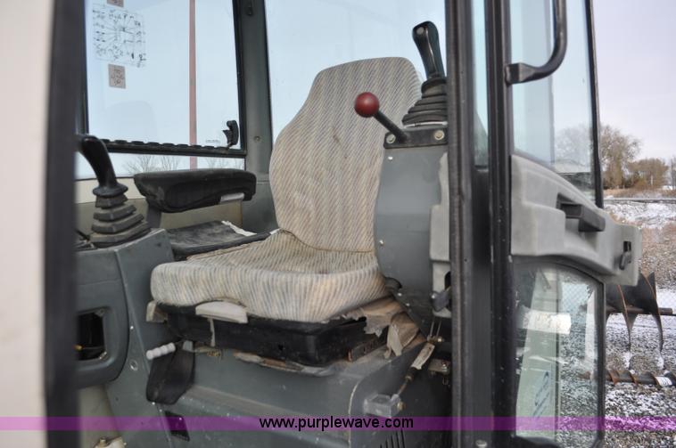 image for item G7038 2006 Terex HR32 compact excavator