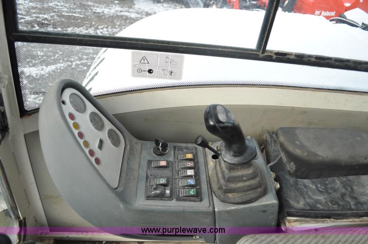 image for item G7038 2006 Terex HR32 compact excavator