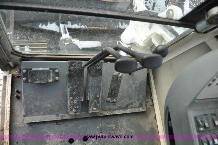 image for item G7038 2006 Terex HR32 compact excavator