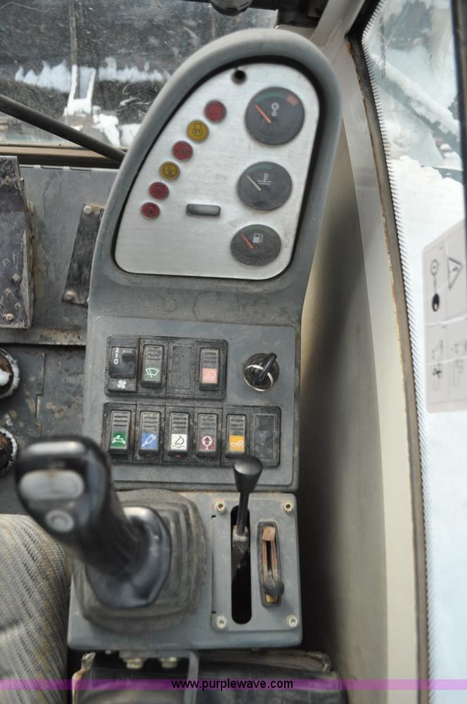 image for item G7038 2006 Terex HR32 compact excavator