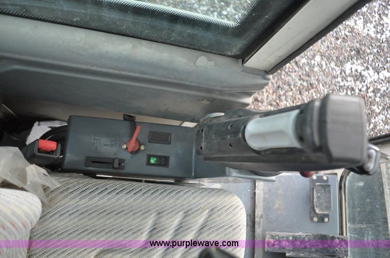 image for item G7038 2006 Terex HR32 compact excavator