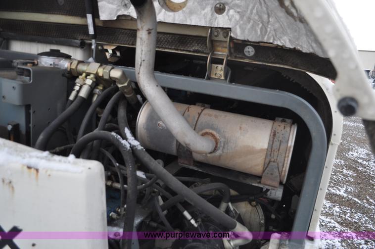 image for item G7038 2006 Terex HR32 compact excavator