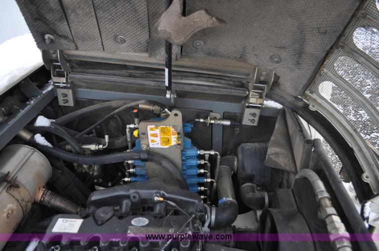 image for item G7038 2006 Terex HR32 compact excavator