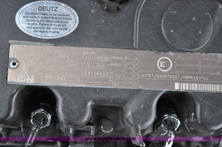 image for item G7038 2006 Terex HR32 compact excavator