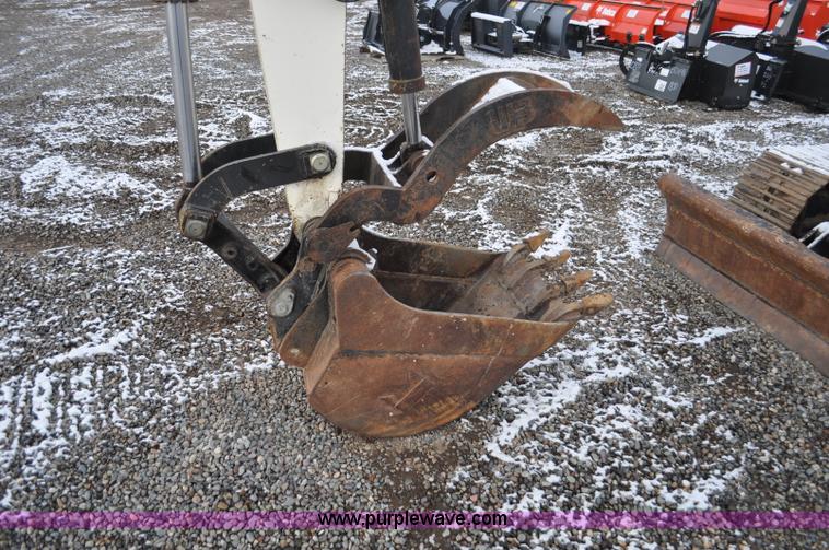 image for item G7038 2006 Terex HR32 compact excavator