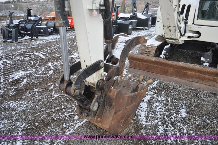 image for item G7038 2006 Terex HR32 compact excavator