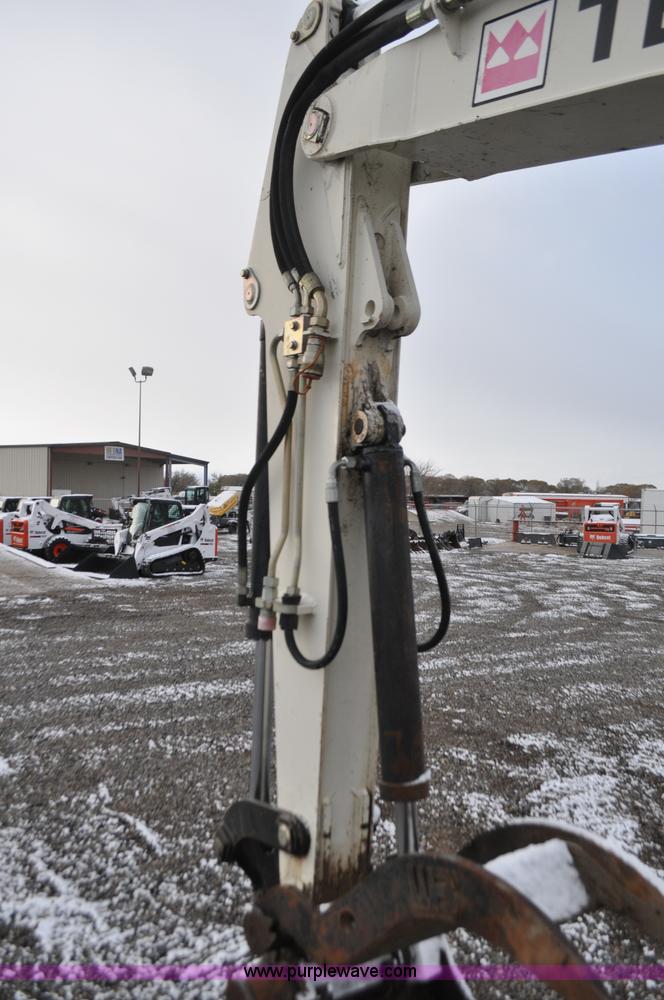 image for item G7038 2006 Terex HR32 compact excavator