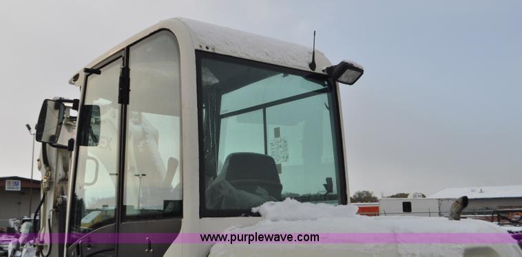 image for item G7038 2006 Terex HR32 compact excavator