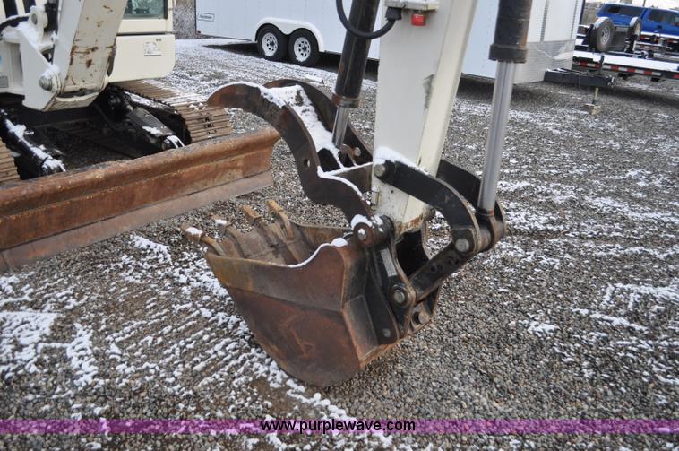 image for item G7038 2006 Terex HR32 compact excavator