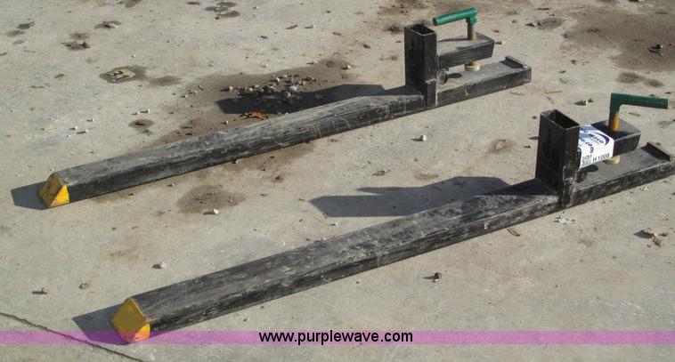 image for item H1008 PR loader pallet forks