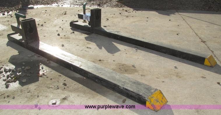 image for item H1008 PR loader pallet forks