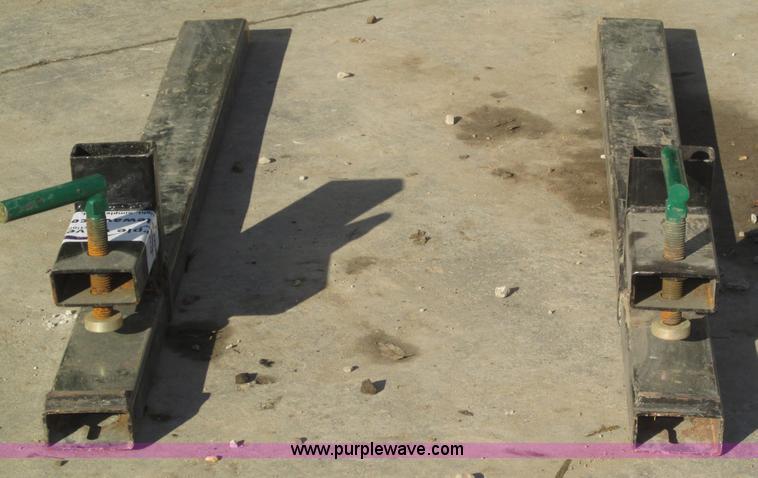 image for item H1008 PR loader pallet forks