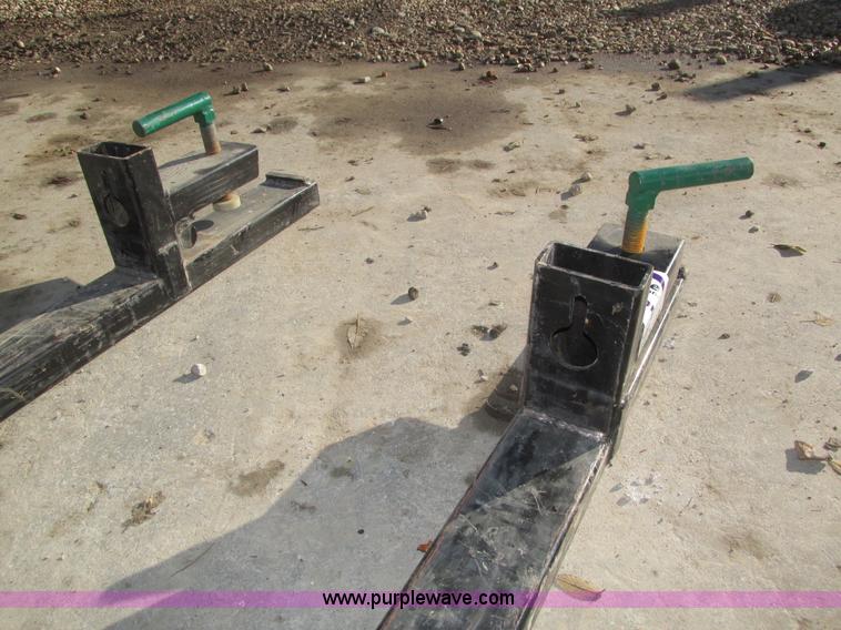 image for item H1008 PR loader pallet forks