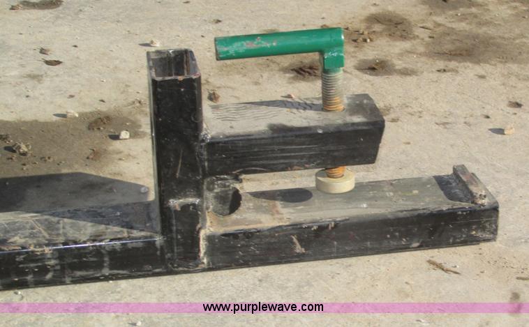 image for item H1008 PR loader pallet forks