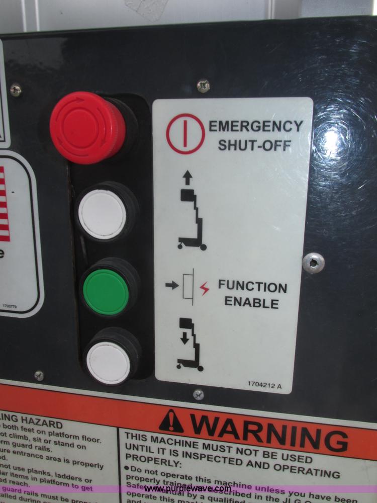 image for item H1011 2004 JLG 12SP vertical lift