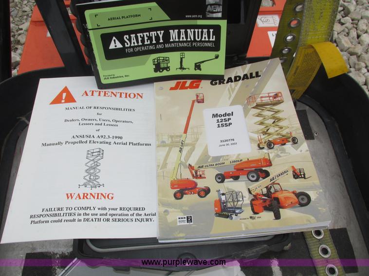 image for item H1011 2004 JLG 12SP vertical lift