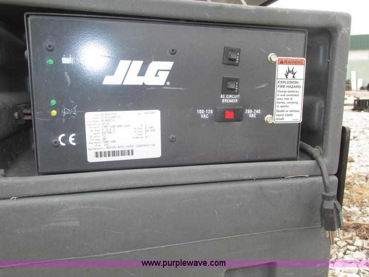 image for item H1011 2004 JLG 12SP vertical lift