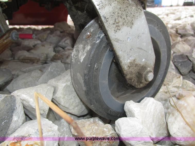 image for item H1011 2004 JLG 12SP vertical lift