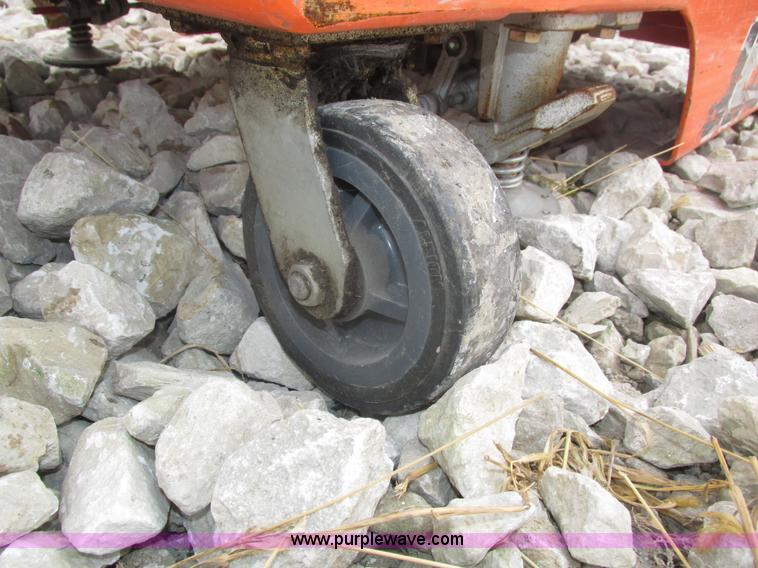 image for item H1011 2004 JLG 12SP vertical lift