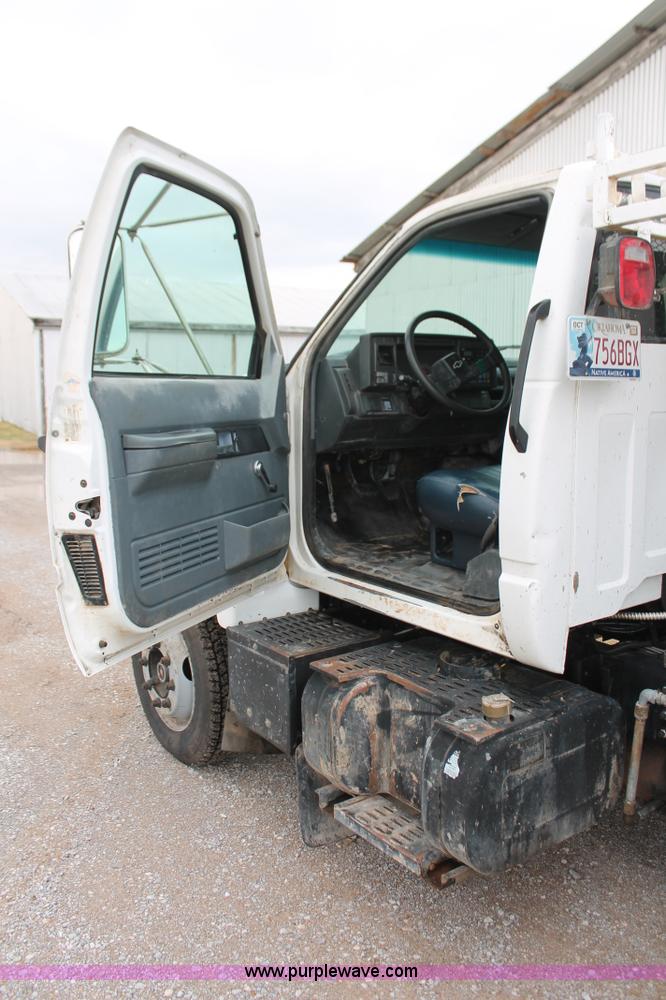 image for item H8017 2000 Chevrolet C6500 concrete pump truck