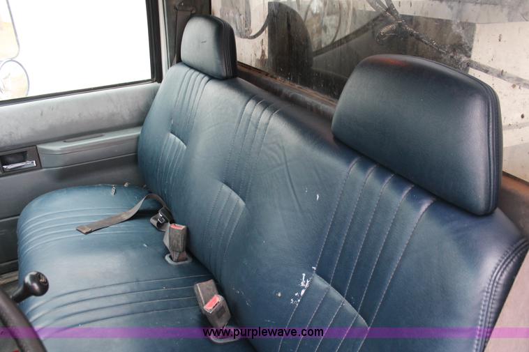 image for item H8017 2000 Chevrolet C6500 concrete pump truck