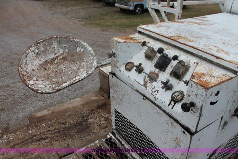 image for item H8017 2000 Chevrolet C6500 concrete pump truck