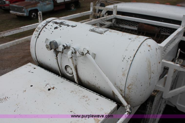 image for item H8017 2000 Chevrolet C6500 concrete pump truck